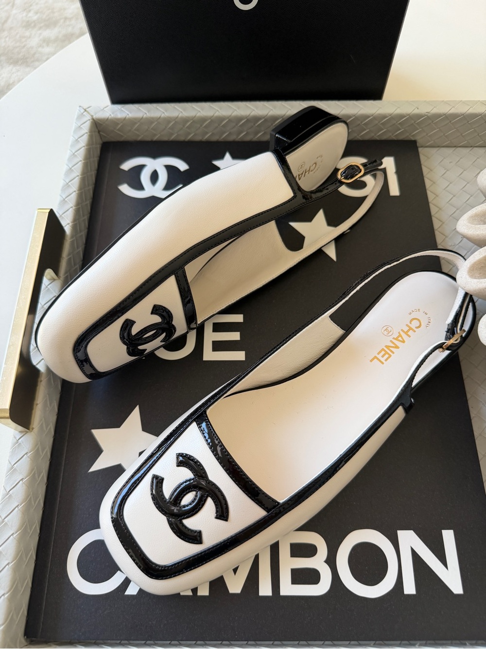 Chanel 26B White Black Lambskin Patent Square Toe Bold CC Logo Slingback Flat 38 - Picture 7 of 17